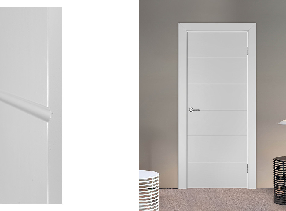 Дизайнерская эмалированная белая дверь "Лофт" в интерьере